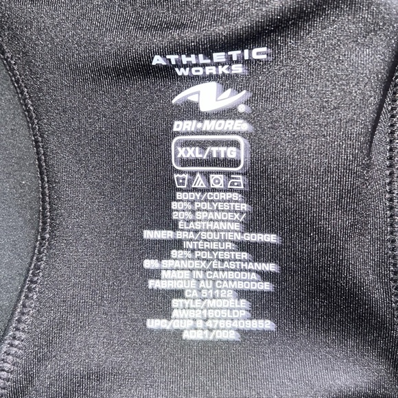 Black camo athletic works top. Cropped with built in sports bar - Picture 3 of 3